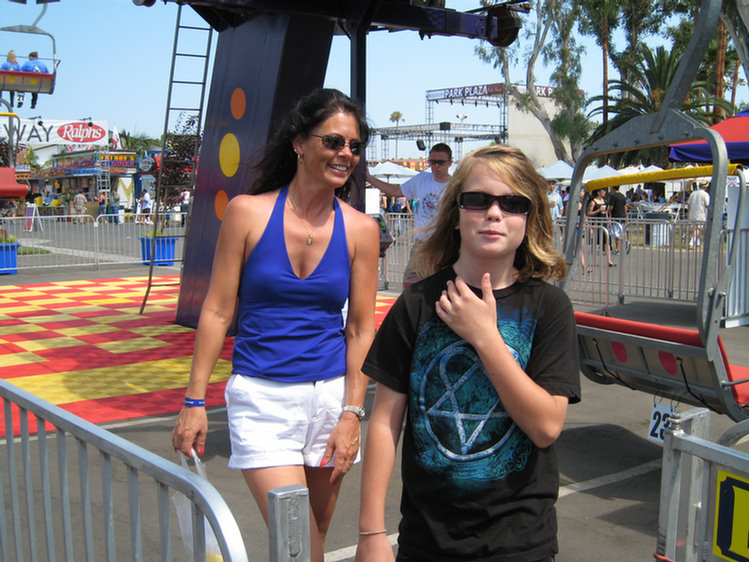 Jeanette visits the fair on
 day two 2008