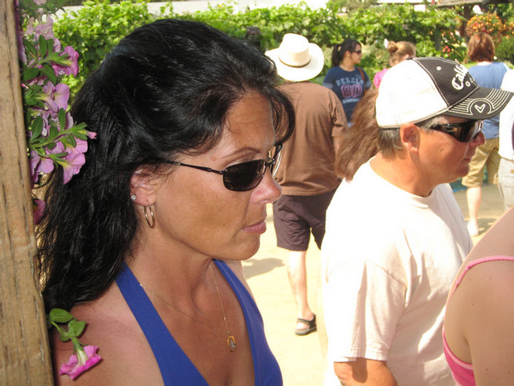 Jeanette visits the fair on
 day two 2008