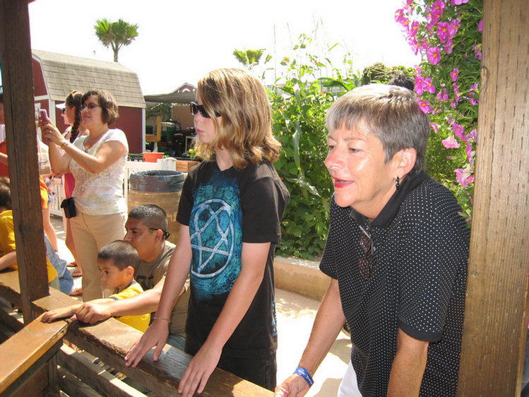 Jeanette visits the fair on
 day two 2008