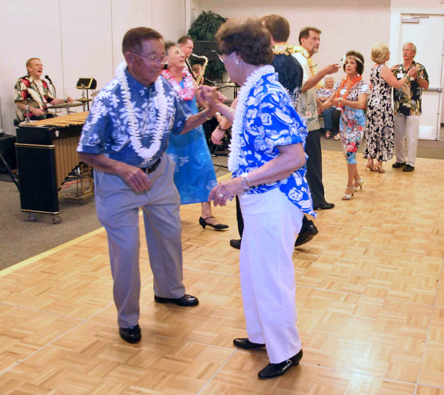 Dancing in Hawaii with the Starlighters 7/18/2015