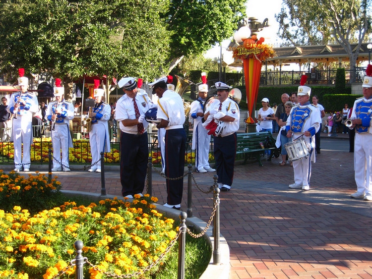 Disneyland Life Day 12 2009