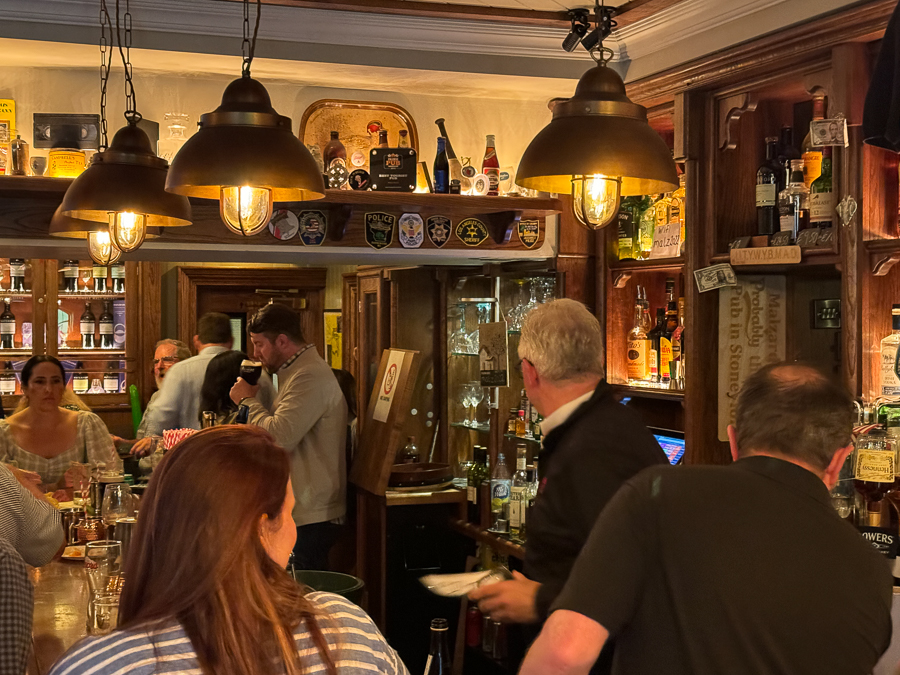 Day 8 Meet And Greet At A Pub