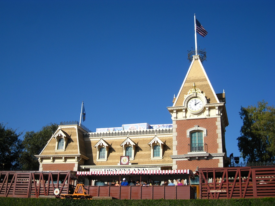 A visit to Disneyland with family December 2012
