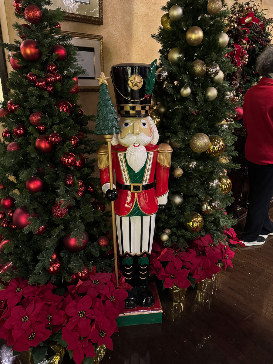 2025-12-28 Riverside Mission Inn Dinner With The Dudas