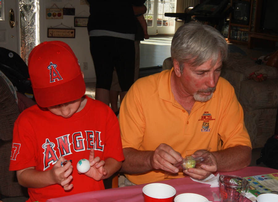 Coloring Easter Eggs April 2015 with family and friends