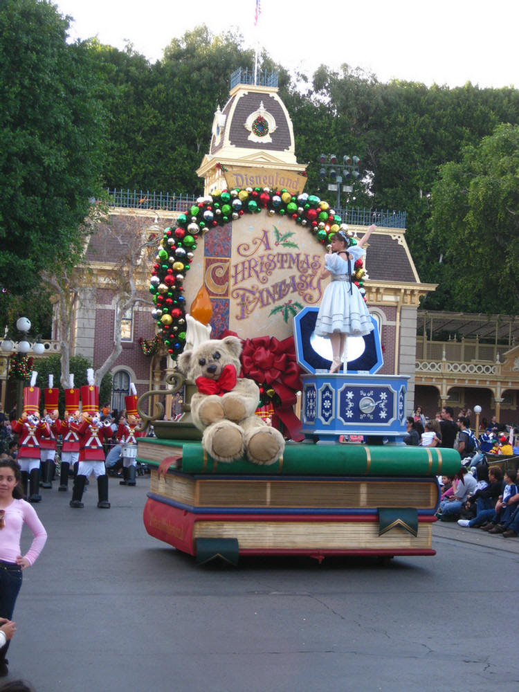 Disneyland Christmas Parade With Hannah