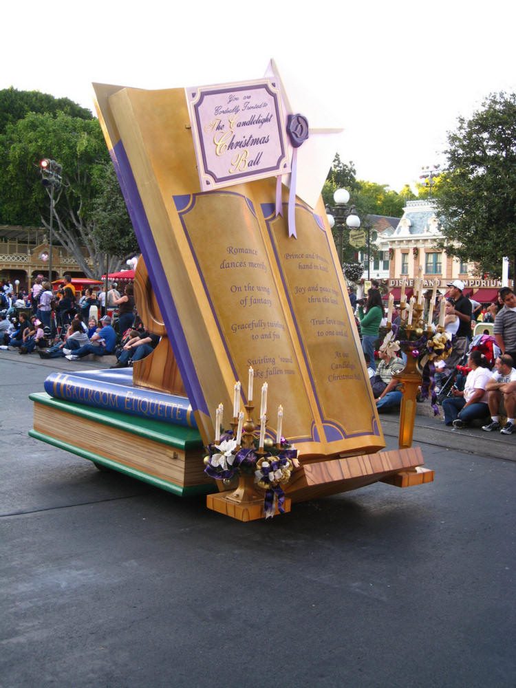 Disneyland Christmas Parade With Hannah