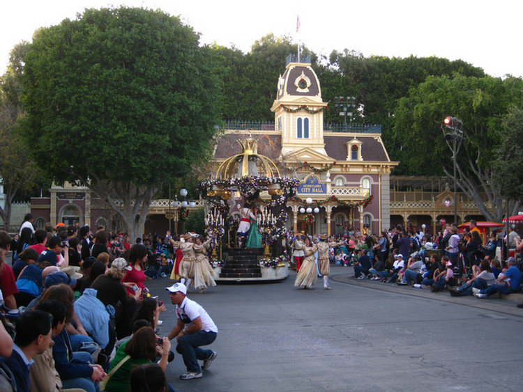 Disneyland Christmas Parade With Hannah