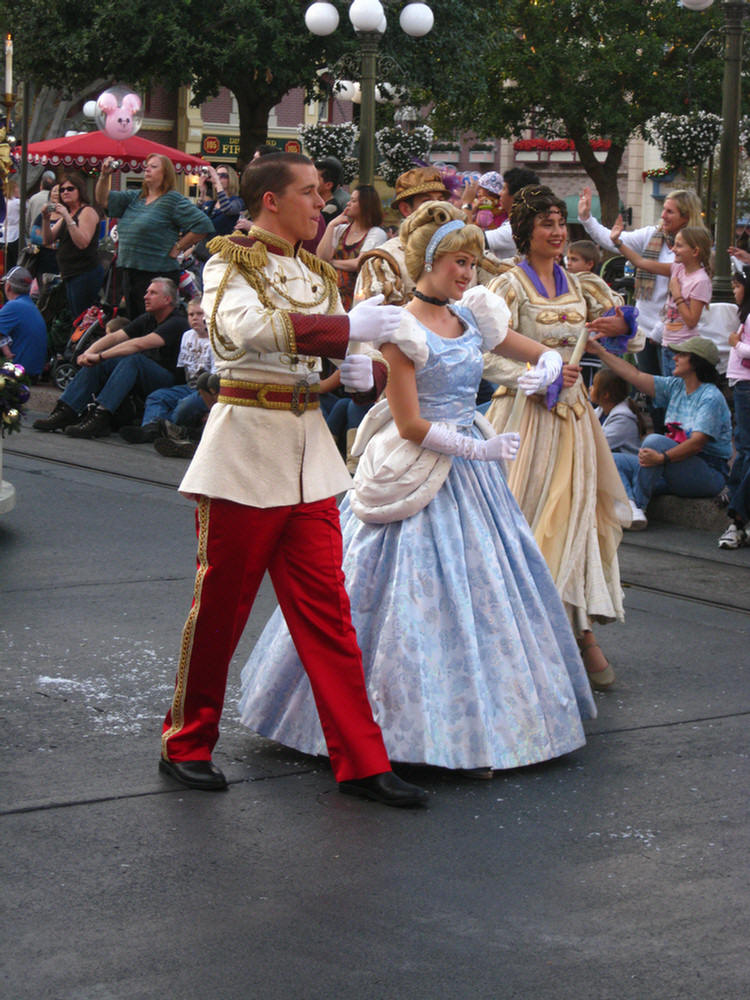 Disneyland Christmas Parade With Hannah