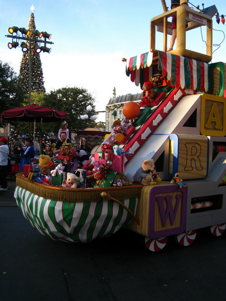 Disneyland Christmas Parade With Hannah