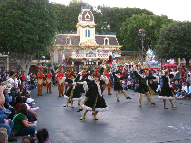 Disneyland Christmas Parade With Hannah