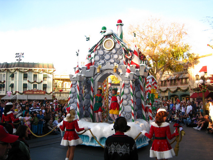 Disneyland Christmas Parade With Hannah