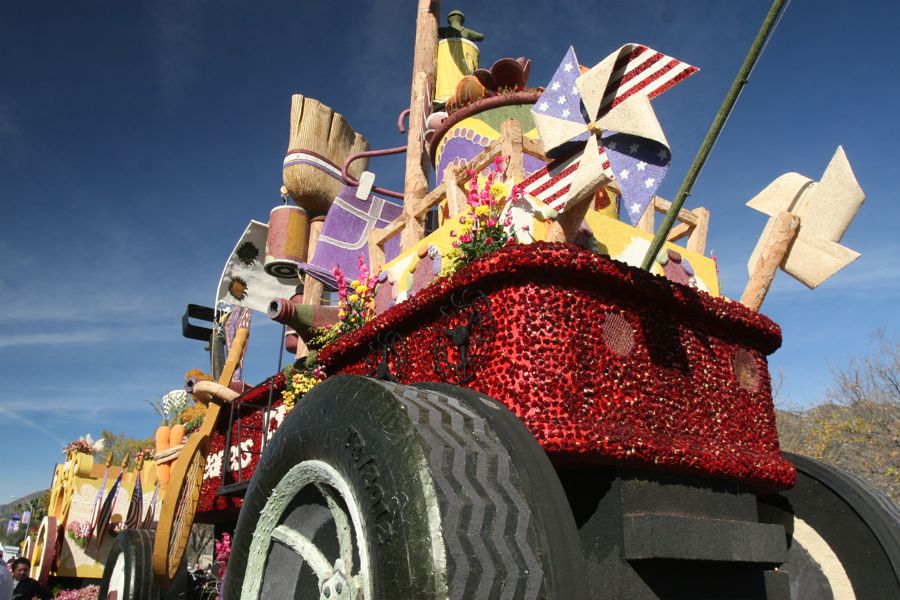 New Years 2012 Rose Parade floats