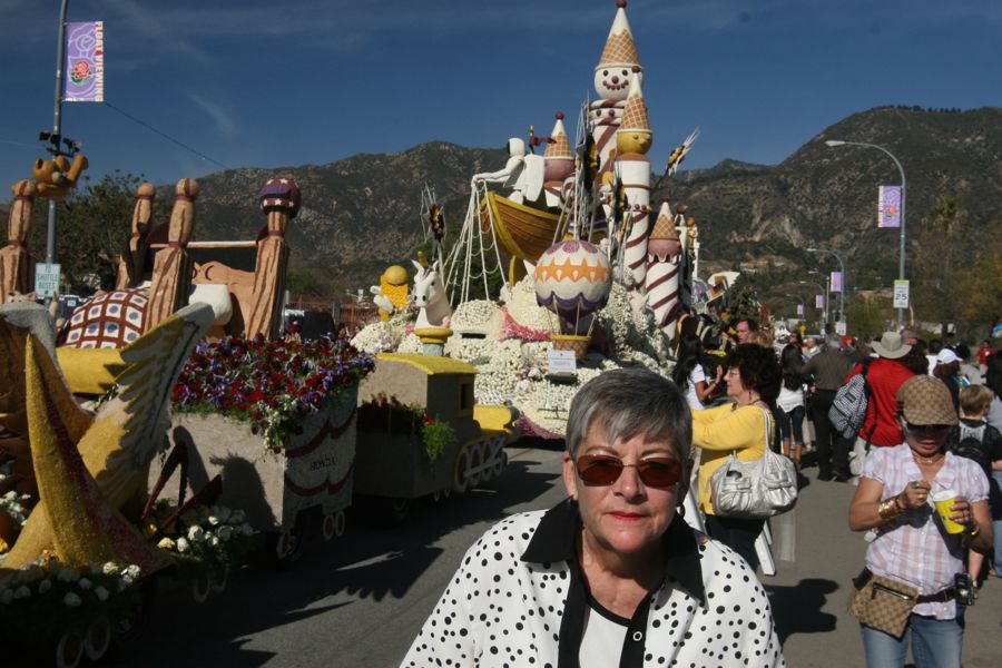 New Years 2012 Rose Parade floats