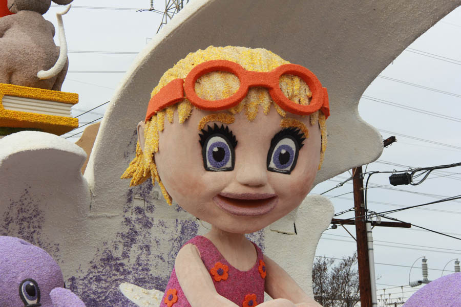 Walking the 2017 Rose Parade Floats with Joanna 1/3/2017