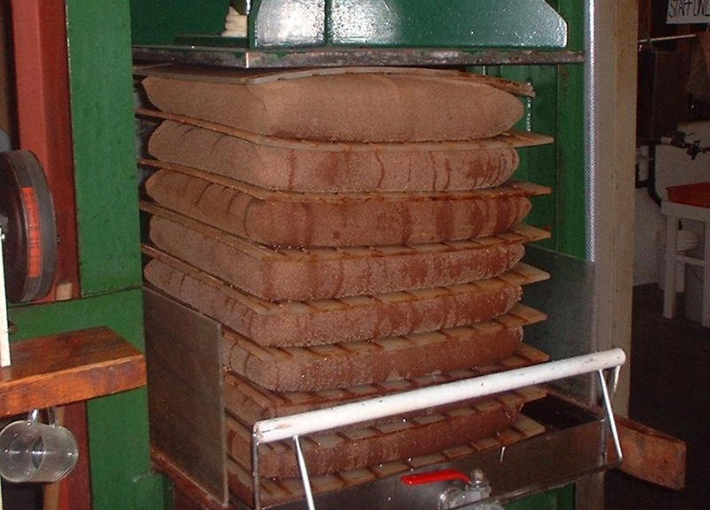 Commercial apple press