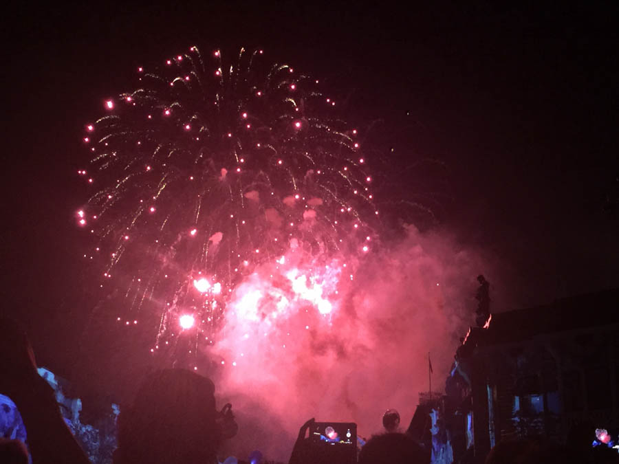 Disneyland of its 60th anniversary 7/17/2015