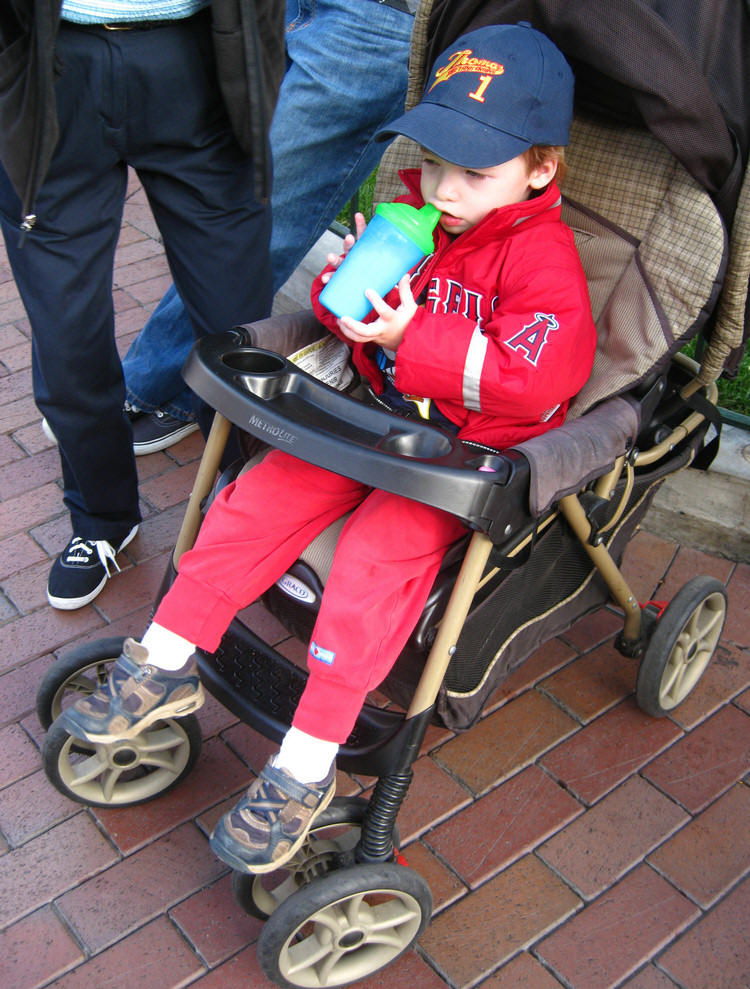 Theio's first visit to Disneyland