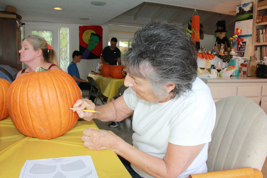 Pumpkin carving with family 10/29/2016