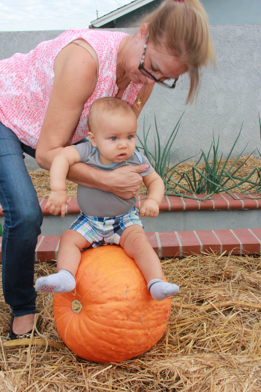 Pumpkin carving with family 10/29/2016