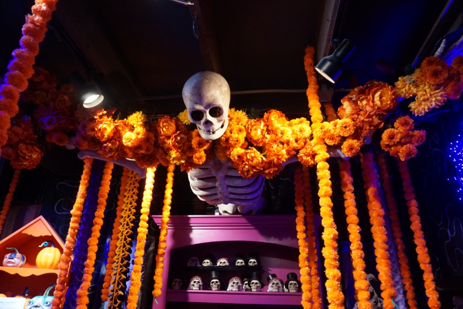 Roger's Gardens At Halloween 2022