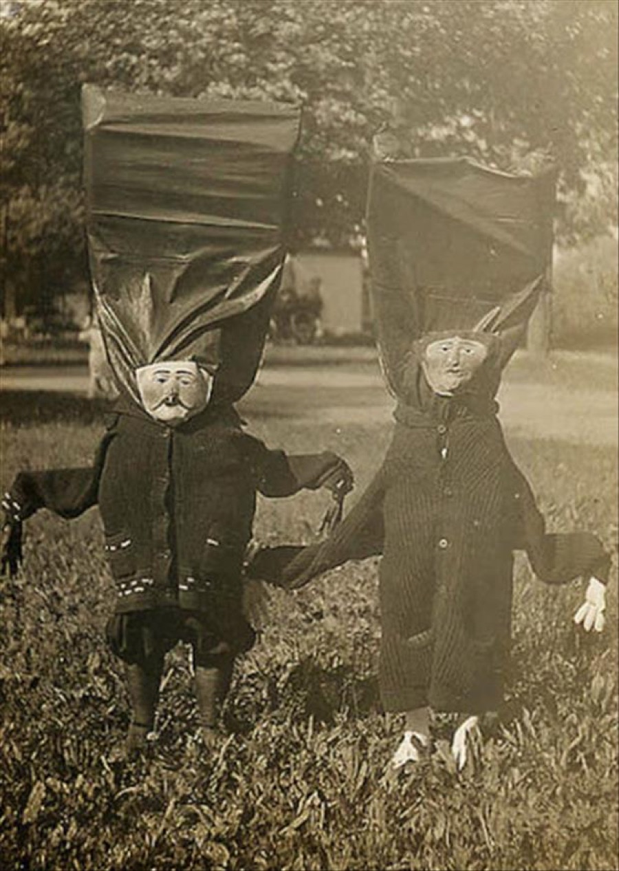 Vintage Halloween costumns were quite interesting... Some 100 yeats old!