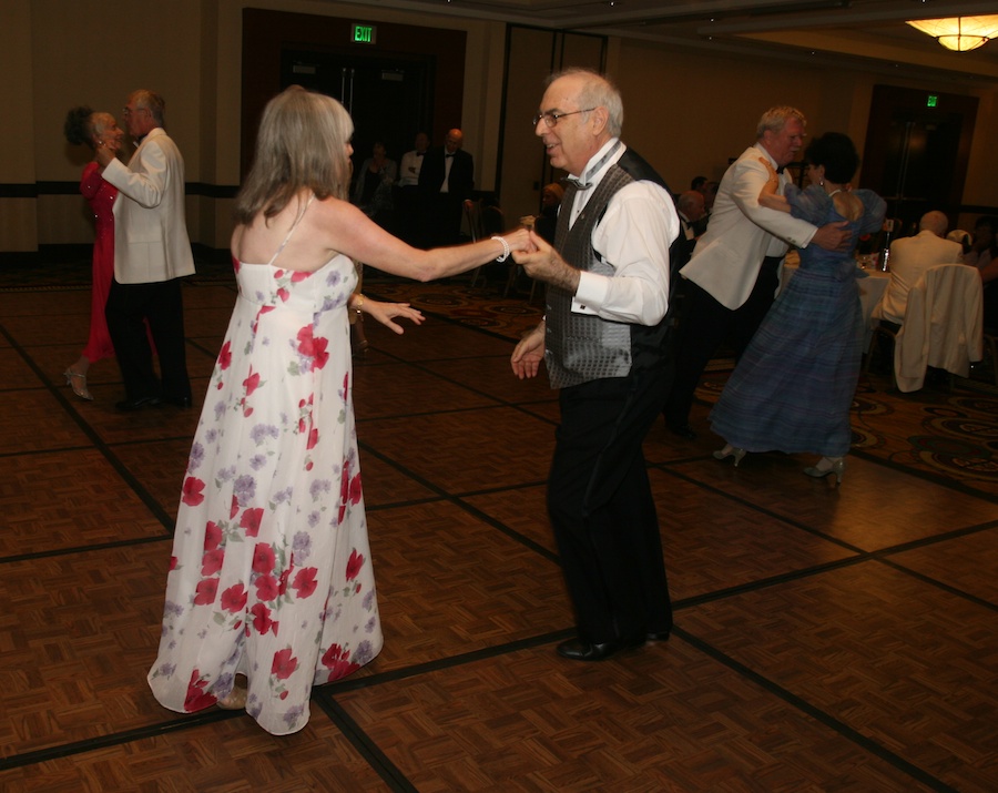 Post dinner dancing 2013-08-10 Nightlighters