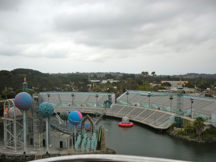 Jon and Sara  go to Sea World 2011 then dine with Pete and Lisa