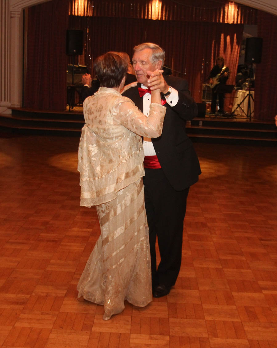 Topper's 2014 Mistletoe Ball